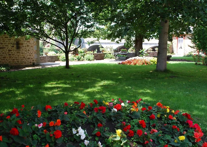 Logis Hotel Restaurant Auberge De La Selune