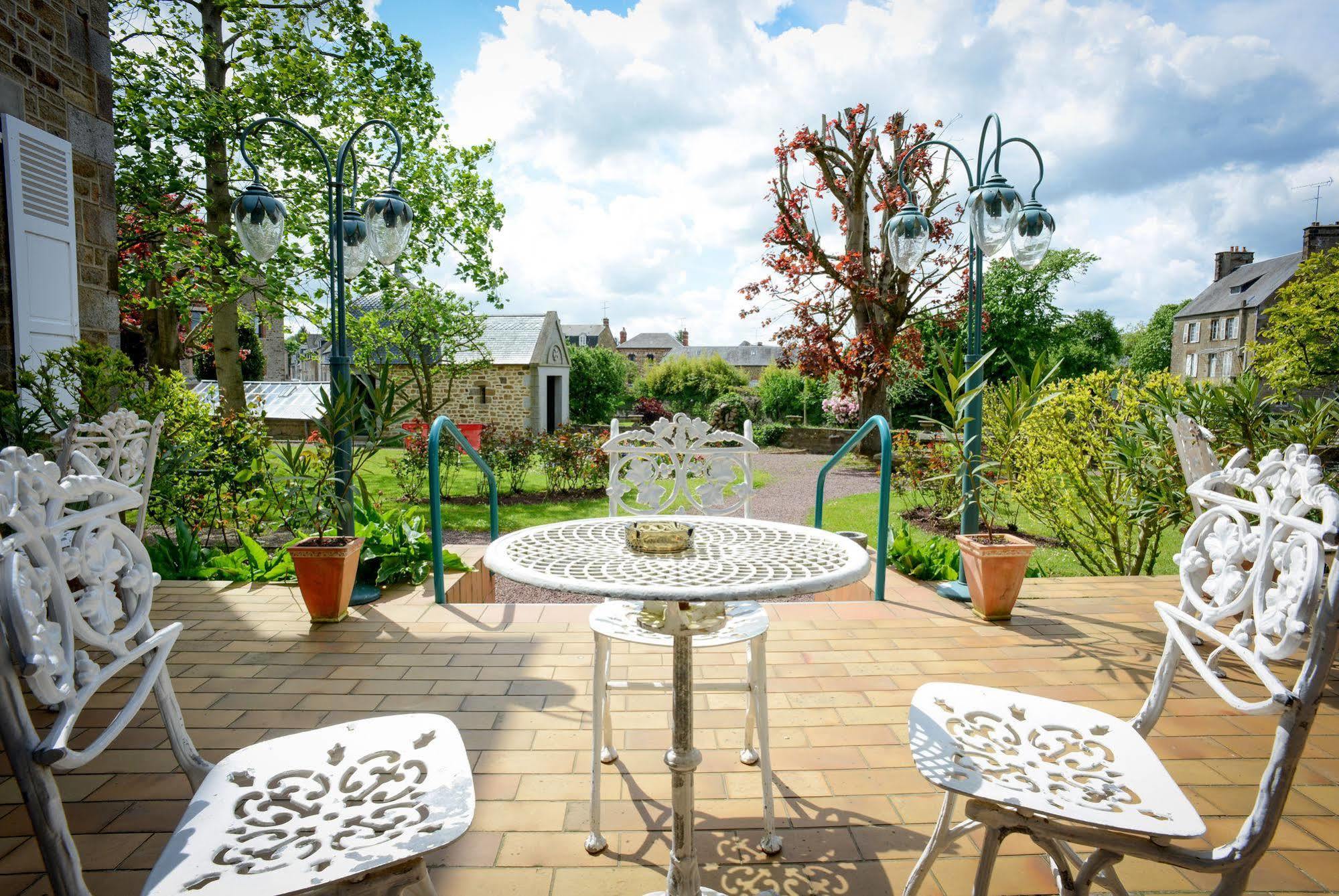Logis Restaurant De La Selune Hotel 3*