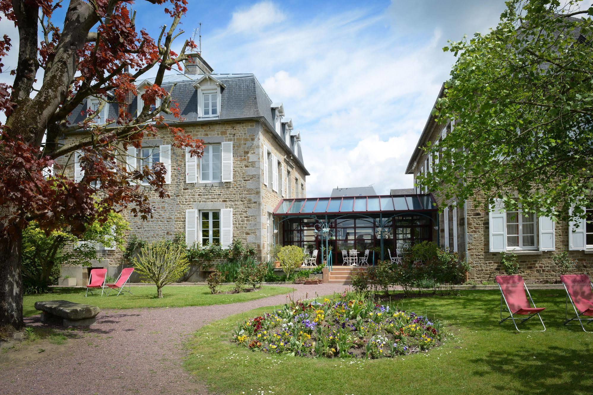 Hotel Logis Restaurant De La Selune 3*
